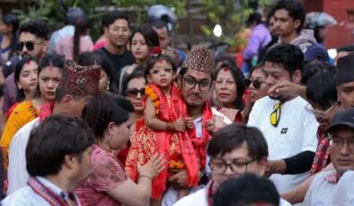 Nepal’de kutsal tören: 2 yaşındaki kız çocuğu ‘tanrıça’ ilan edildi