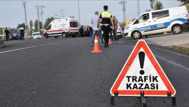 Öğretmenleri taşıyan minibüs ile yolcu aracı çarpıştı: 11 yaralı