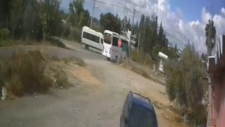 Okul servisiyle midibüs çarpıştı: Çok sayıda öğrenci yaralandı!