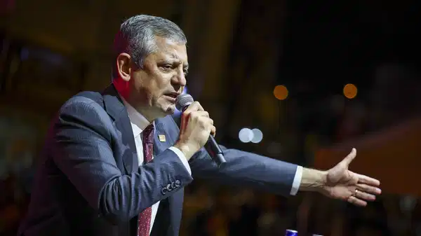 Özgür Özel’den İmamoğlu’na yöneltilen ‘casusluk’ suçlamasına sert tepki: ‘Atatürk’ün partisinden ajan çıkmaz, CHP bu ülkenin birliğinin teminatıdır’