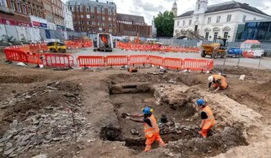 Pazar yerinin altında 2 bin yıllık zindan ve bebek mezarı keşfedildi