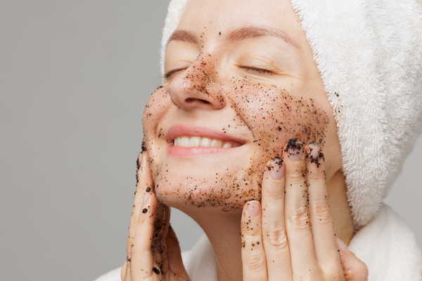 pürüzsüz bir cildin sırrı bu adımlarda saklı: Ciltteki ölü derileri temizlemenin en doğal ve etkili 5 yolu