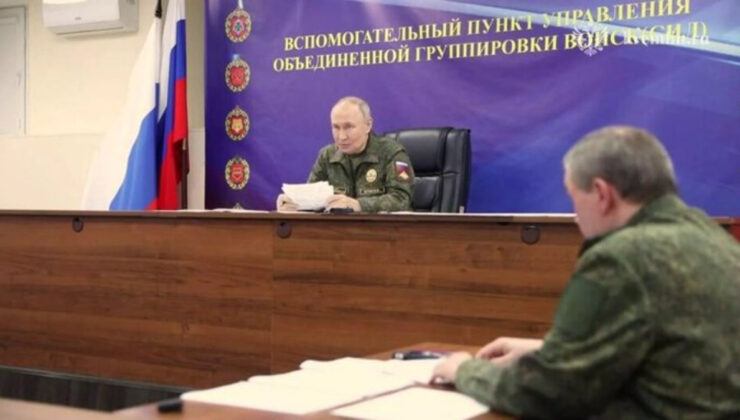 Putin, askeri kamuflajla komutanlarla toplantı yaptı