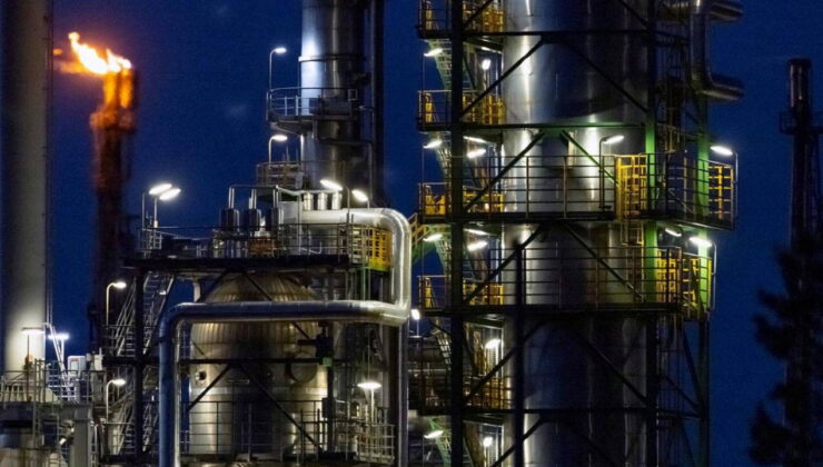 Rosneft ve Lukoil listeye eklendi: ABD iki dev Rus petrol şirketine yaptırım uygulama kararı aldı