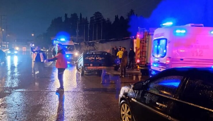 Sakarya’da otomobil ile patpat çarpıştı: Yaralılar var!