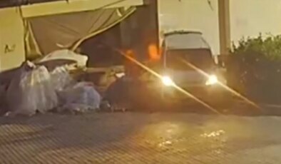 Sarı yelek ve baret takarak inşaatlardan hırsızlık yaptılar