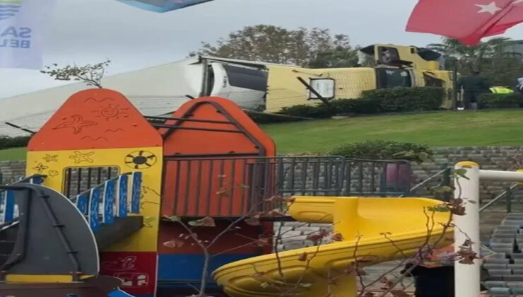 Sarıyer’de faciadan dönüldü: TIR, çocuk parkının yakınında devrildi!