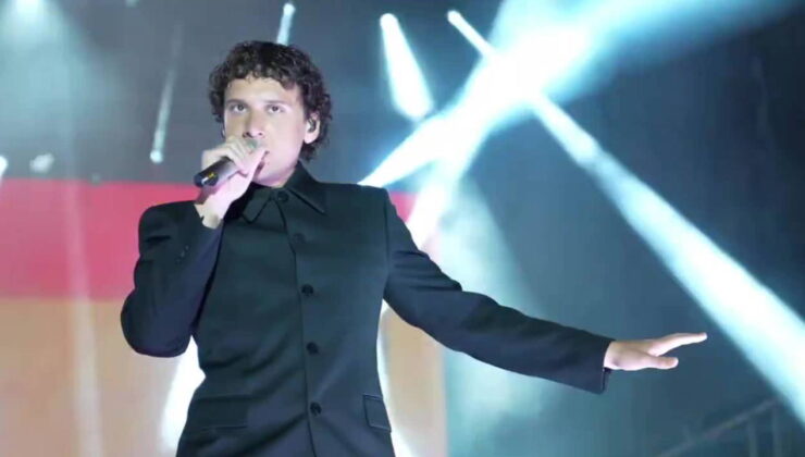 Şarkıcı Edis’in sahnede zor anları… Hastalığını ilk kez açıkladı!