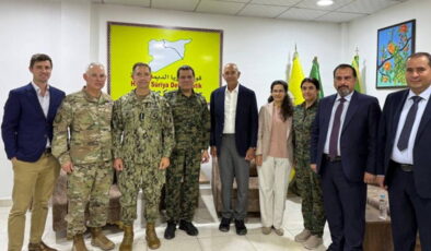 SDG, Hatay’ı Suriye’ye ‘kattı’… Barrack’ın o pozuna muhalefetten tepki: ‘İzahat istenecek mi’