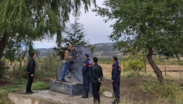 Şehit için yaptırılan çeşmeye saldırı: Türk bayrağı ve fotoğraf tahrip edildi!