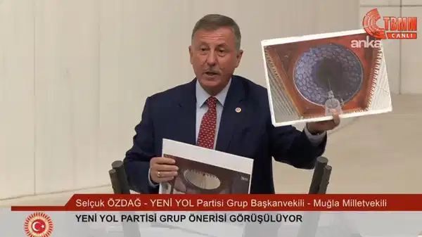 Selçuk Özdağ’dan TBMM’de ‘restorasyon’ tepkisi: ‘Tarihimize paslı hançer saplanıyor’