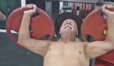 Şener Üşümezsoy, spor yaptığı anları paylaştı