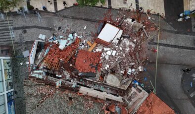 Sındırgı’da 6.1 büyüklüğünde deprem… Yıkılan ve hasar gören binalar görüntülendi