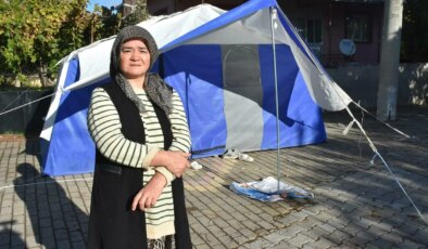 Sındırgı’da deprem fırtınası: Evlerine girmeye çekinenler, çadırlarda kalıyor