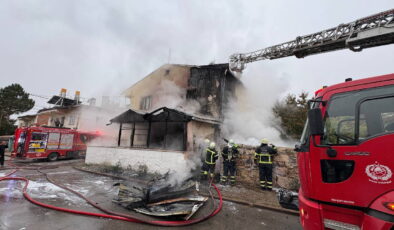 Sivas’ta kundaklama şüphesi… Yangını izleyen kişiye gözaltı!