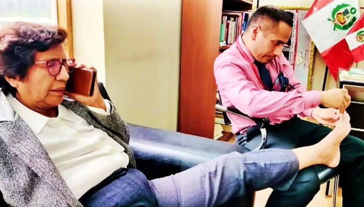 Skandal görüntü Meclis’i karıştırdı: Milletvekili, yardımcısına tırnak kestirdi