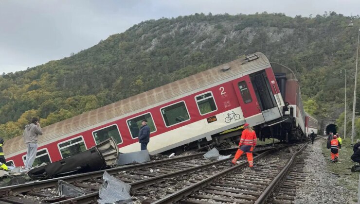 Slovakya’da iki tren çarpıştı: Çok sayıda yaralı var