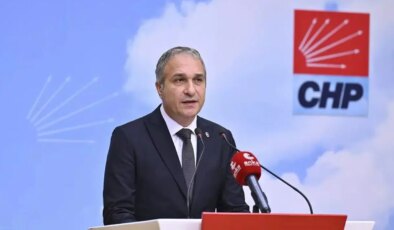Suat Özçağdaş: ‘Türk Bayrağı’nın sağına Atatürk, soluna Cumhurbaşkanı posteri asılacaktır’ talimatı hukuki dayanağı olmayan partizan bir dayatmadır