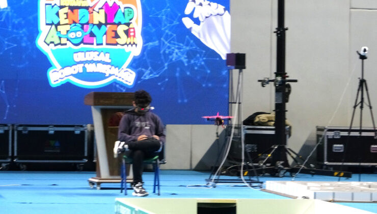 Tasarladığı drone ile dünya şampiyonu olan Kütahyalı lise öğrencisi, gösteri yaptı