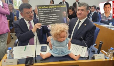 TBMM’deki bütçe maratonu ‘oyuncak bebekli protesto’ ile başladı: ‘Çocuklar 151 bin TL borçla doğuyor’