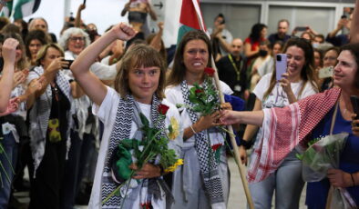 Thunberg’in de aralarında olduğu Sumud Filosu aktivistleri Yunanistan’a ulaştı