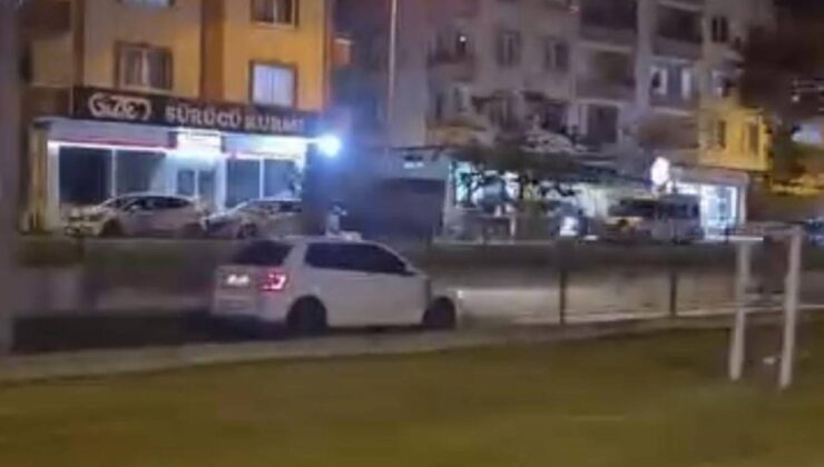 Tramvay yoluna girdi: Ehliyetine el kondu