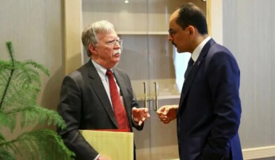 Trump’ın eski danışmanına ‘gizli bilgi’ suçlaması