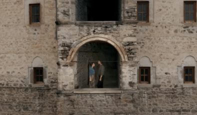 TV yayın akışı 31 Ekim Cuma! Hangi kanalda ne var, günün filmleri ve dizileri neler?