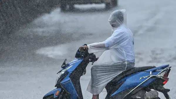 Uçaklarla kimyasal salındı: Hava kirliliğine karşı ‘yapay yağmur’ denemesi