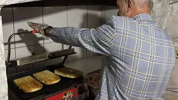 Ünü dünyaya yayıldı: Kargoyla ‘tost’ gönderiyor! Almanya, ABD, İngiltere…