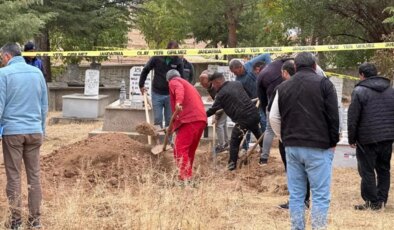 Uşak’ta iki cenaze karıştı: Mezar savcılık kararıyla açıldı