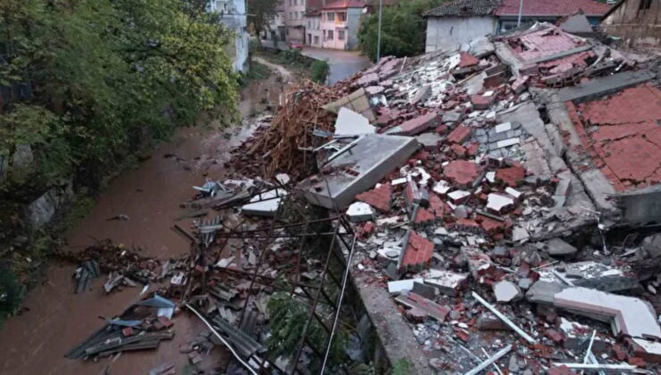 Üst üste depremler yaşayan Sındırgı esnafından borç ödemelerinin ertelenmesi talebi