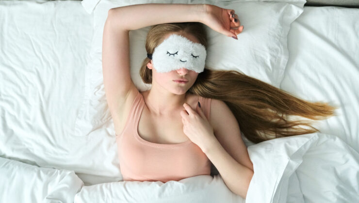 Uyuduğunuz pozisyona dikkat edin: Omurga eğriliğine neden oluyor