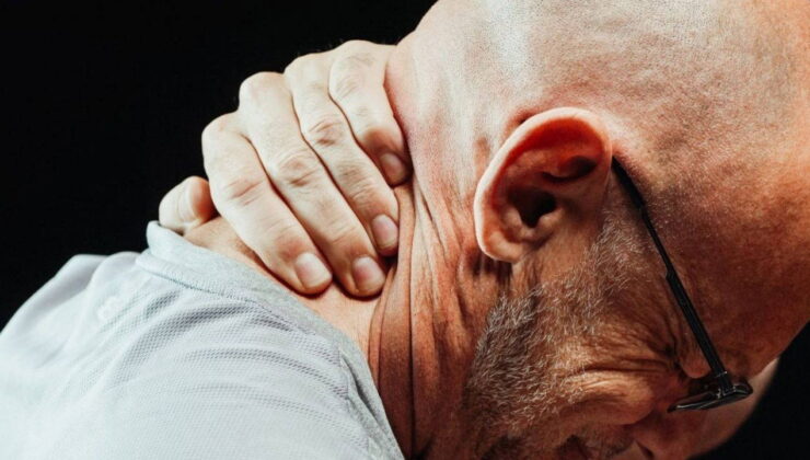 Uzmanından kritik uyarı: Boynunuzu kıtlatmak ölümünüze neden olabilir!