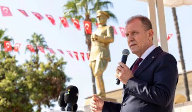 Vahap Seçer’den 29 Ekim’de ‘İmamoğlu’ mesajı: ‘Halkımız bir kenara yazıyor’