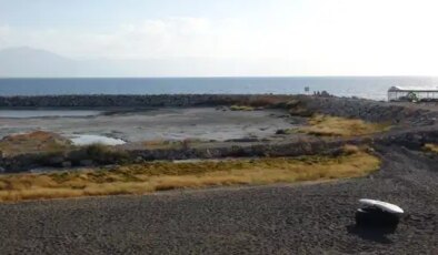 Van Gölü alarm veriyor: Kuraklık gölün şeklini değiştirdi!