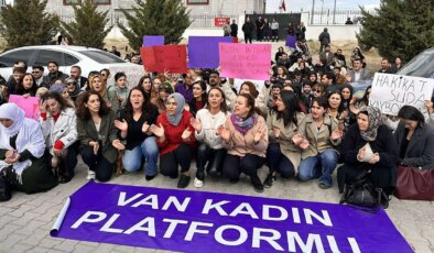 Van Kadın Platformu’ndan ATK önünde ‘Rojin Kabaiş’ protestosu