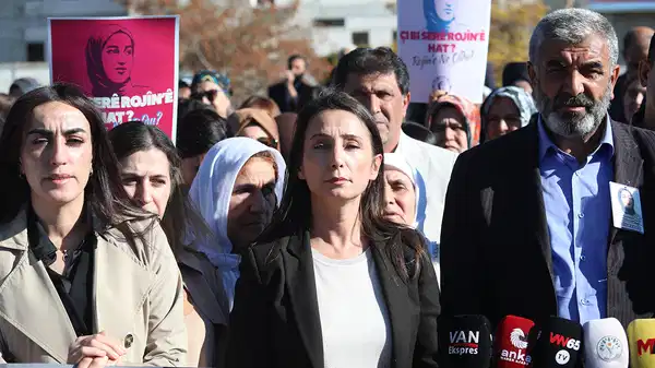 Van’da Rojin Kabaiş için adalet çağrısı… Tülay Hatimoğulları: ‘Kamuoyunu intihar adı altında yanıltmaya kalkmalarına müsaade etmeyeceğiz’