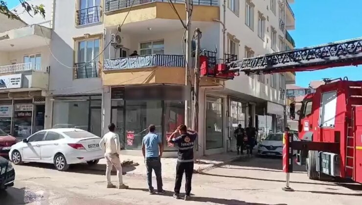 Yalnız yaşayan öğretmen evinde ölü bulundu