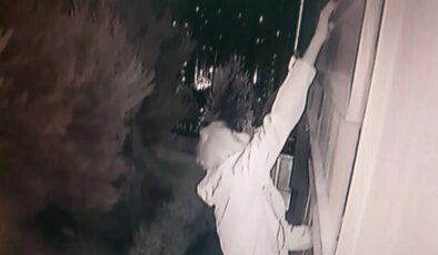 Yer Kadıköy…  Binalara tırmanarak açık bırakılan pencerelerden içeri girdiler, milyonlar değerinde eşya çaldılar!