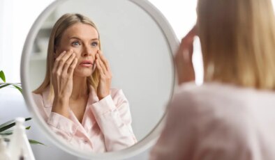 Yorgun görünümü yok ediyor, canlı bir cilde kavuşmanızı sağlıyor: Göz altı morluklarına 6 doğal çözüm