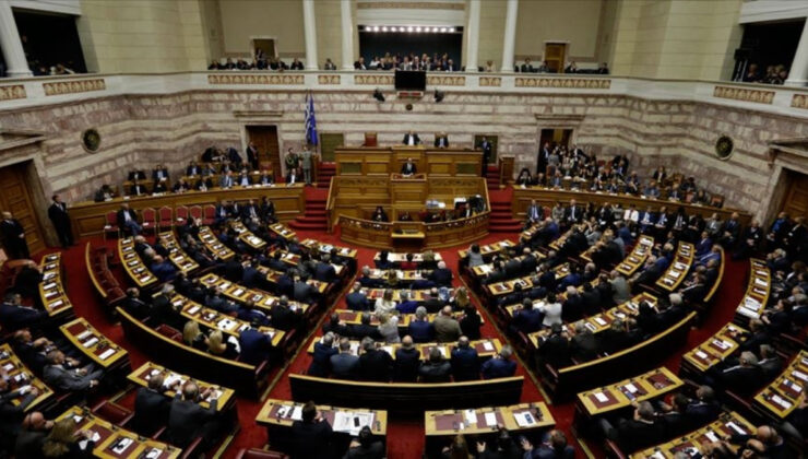 Yunanistan’da iki kez greve neden olan yasa tasarısı parlamentoda kabul edildi