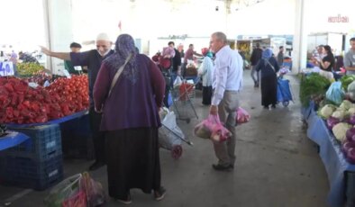 Yurttaşlar pazar fiyatlarından yakındı: ‘500 lirayla geliyoruz, iki günlük yiyeceği zor alıyoruz’