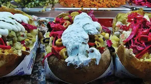 3 kişinin öldüğü Ortaköy’deki ‘zehirlenme’ vakasına uzmanından dikkat çeken yorum: ‘Mikrobiyal kaynaklı olabilir’