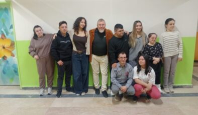 “Sen Yoktun Sessiz Çığlık” Tiyatro Oyunu Toplumsal Sorunlara Sahne Üzerinden Dikkat Çekiyor