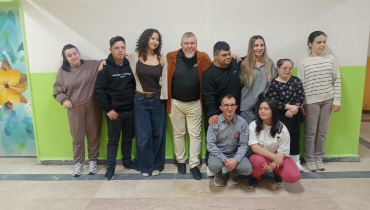 “Sen Yoktun Sessiz Çığlık” Tiyatro Oyunu Toplumsal Sorunlara Sahne Üzerinden Dikkat Çekiyor