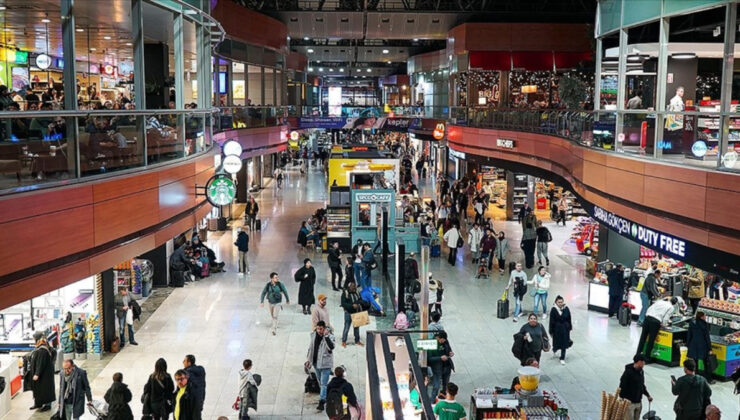 Abdulkadir Uraloğlu: Havalimanlarında 10 ayda 211 milyon yolcuya hizmet verildi