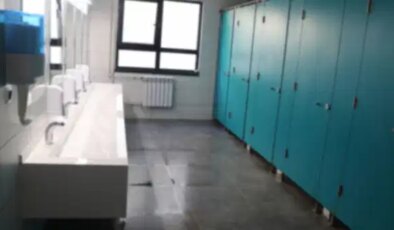 Adana’daki kolejde skandal: Tuvaletlere gizli kamera yerleştirip görüntüleri satan öğretmen tutuklandı