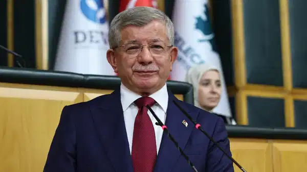 Ahmet Davutoğlu: ‘Heyet, İmralı’da görüşmelerini yaptıktan sonra SEGBİS üzerinden komisyona bağlanılarak Öcalan, tüm komisyona hitap etmeli’