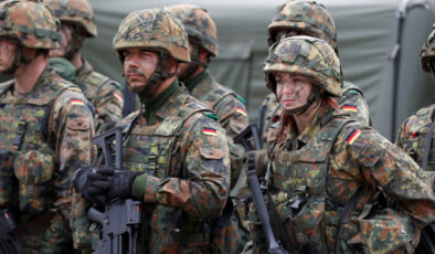 Almanya’da yeni model: Önce gönüllü yetmezse zorunlu askerlik